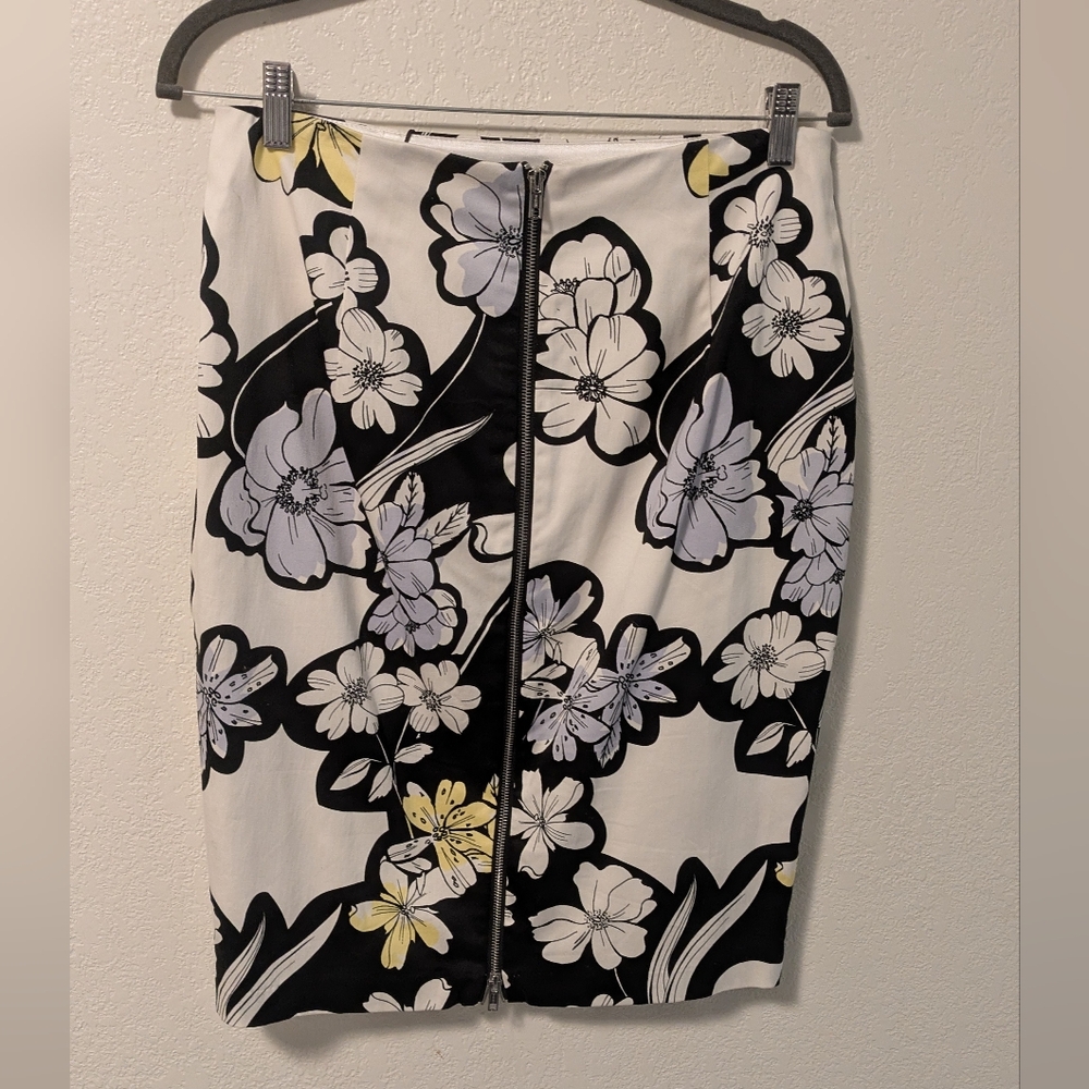 Portmans Cream and White Floral Skirt Knee-Length Resort Wear - Picture 2 of 4